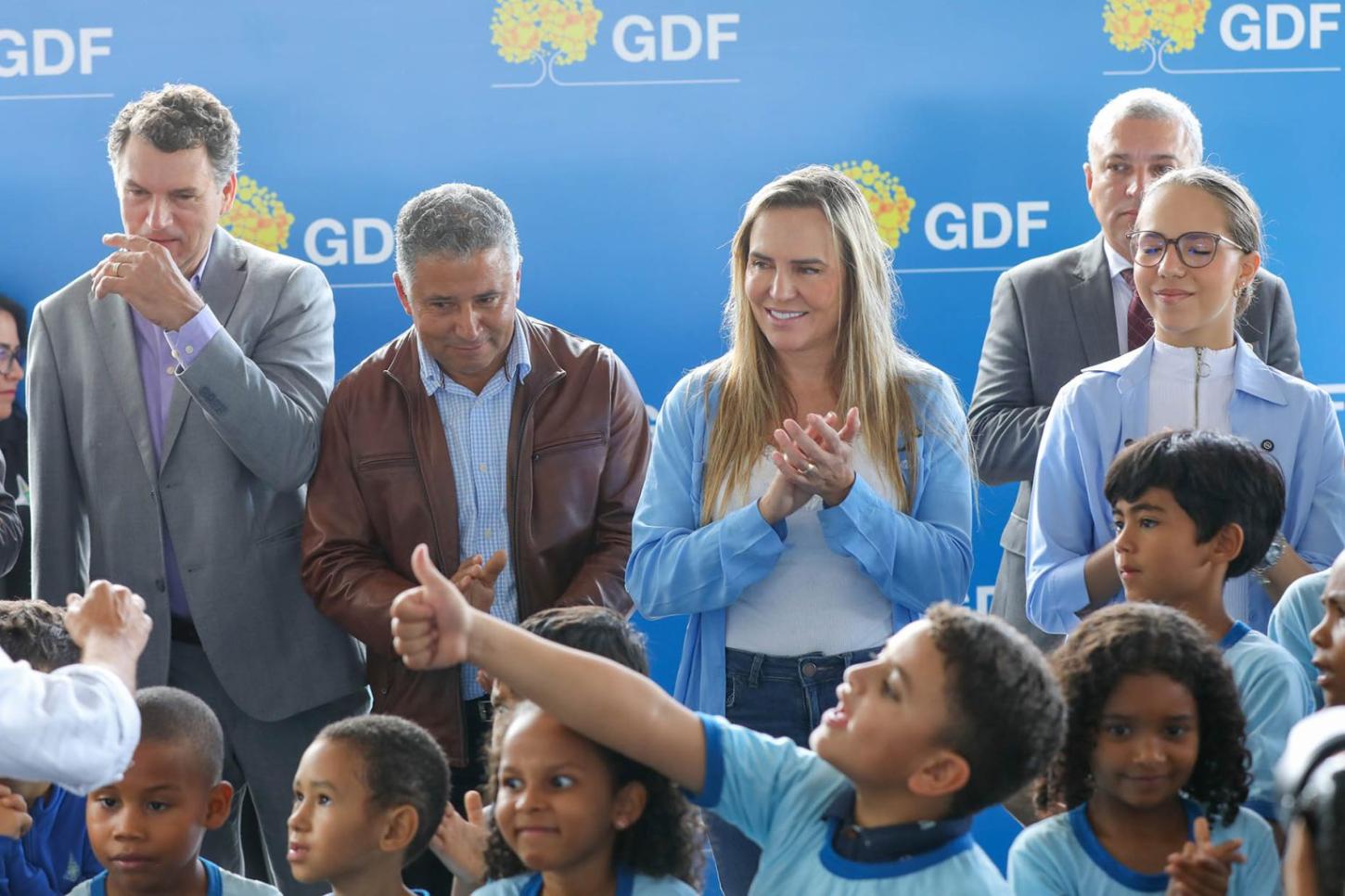 Asfalto chega ao CED Incra 9 e muda a rotina de alunos e produtores em Ceilândia