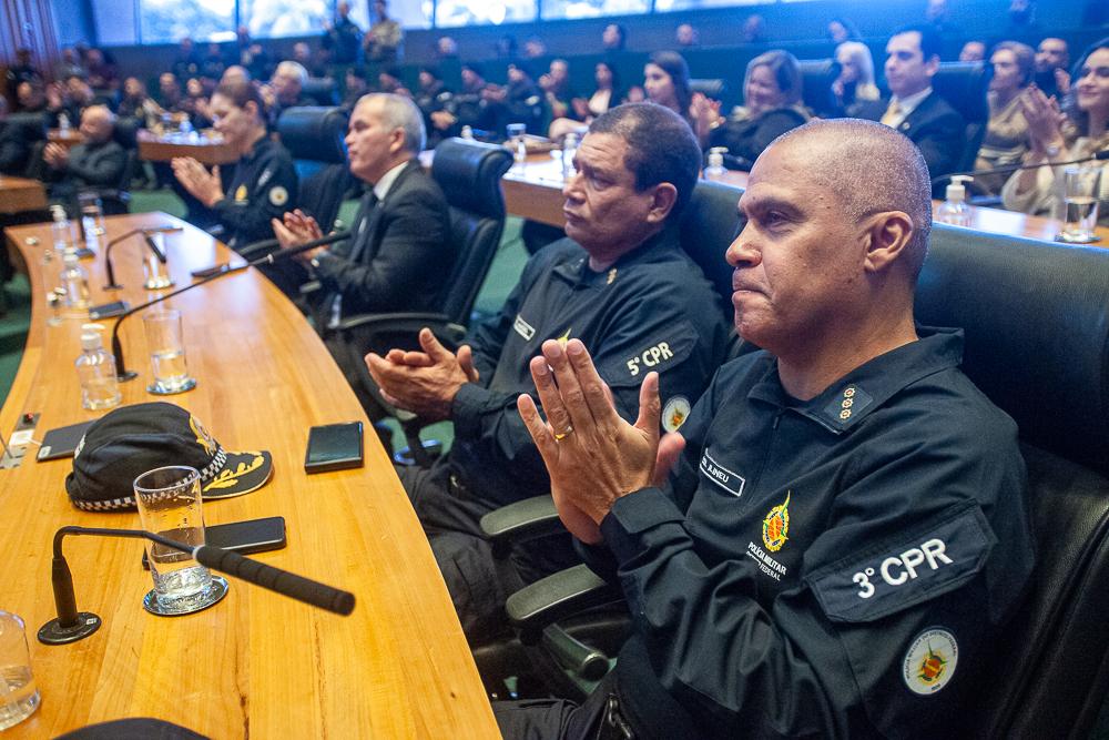 216 anos de bravura e compromisso: Polícia Militar do DF é homenageada em sessão solene