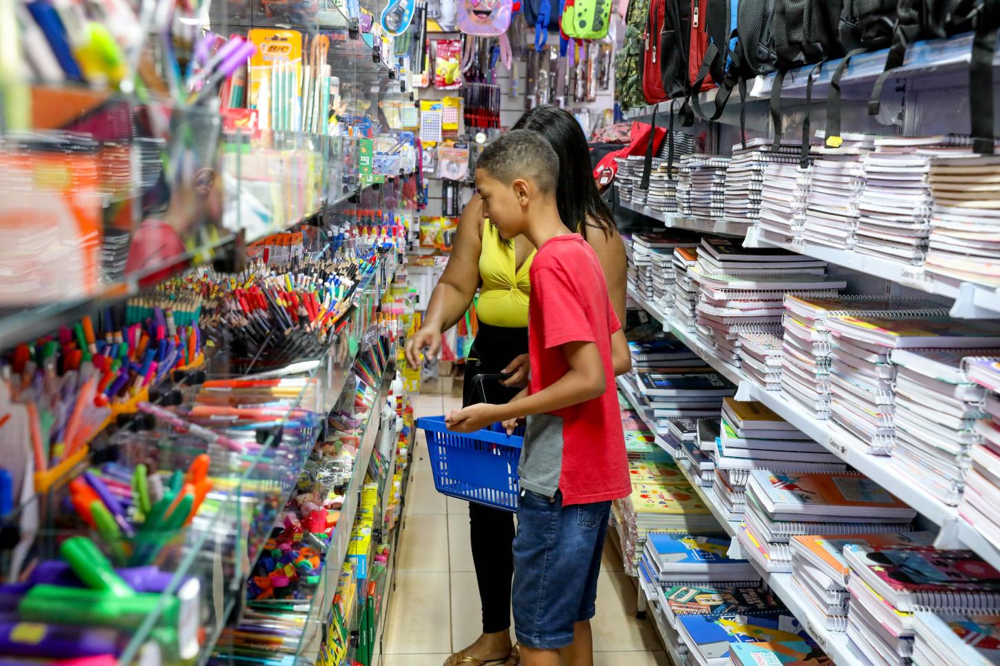 3,3 milhões esquecidos no Cartão Material Escolar vencem neste domingo