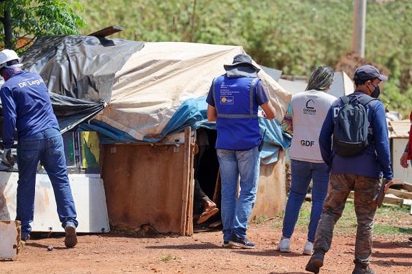Ação de acolhimento atende 50 pessoas em situação de rua no DF nesta semana