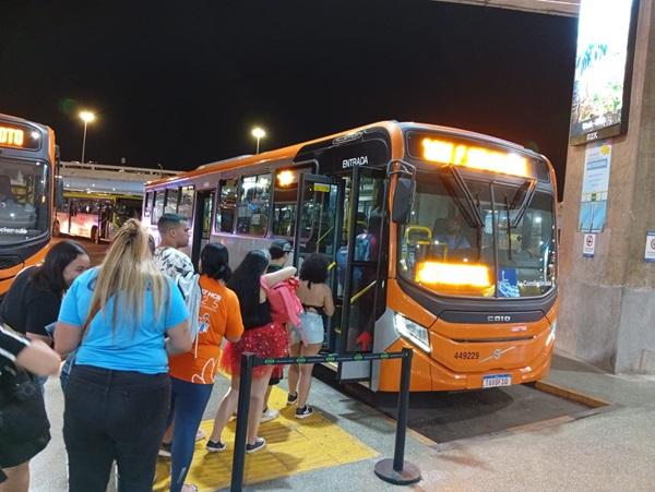 Carnaval 2026 no DF movimenta 2,4 milhões de passageiros com transporte gratuito