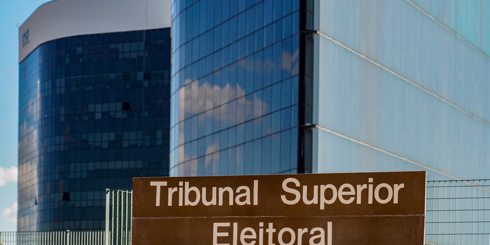 Eleições: TSE assina acordo com big techs para combater desinformação