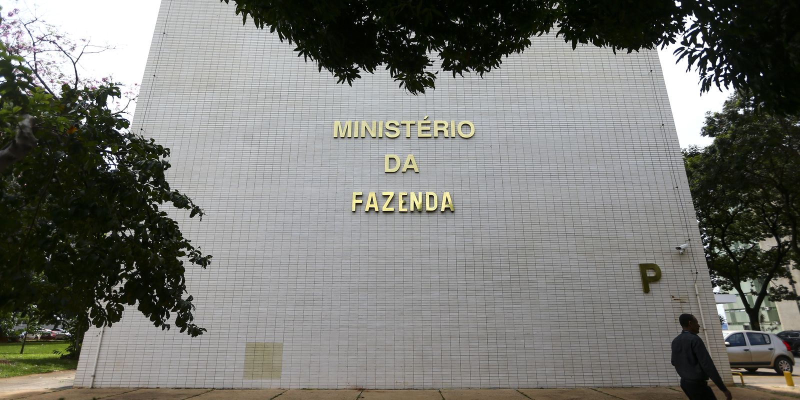 Projeção oficial de inflação sobe para 5,1%, com estouro da meta